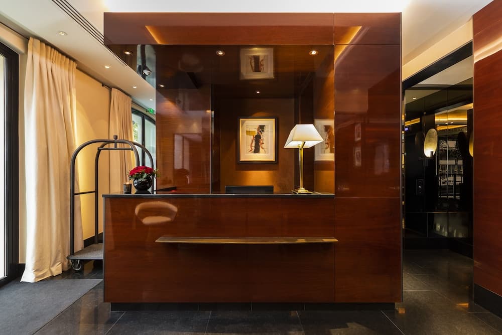 Hôtel Montaigne Reception