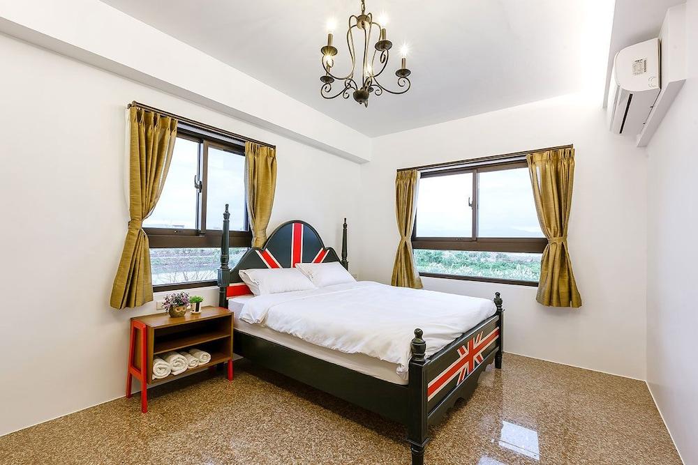 Pearl hall Room