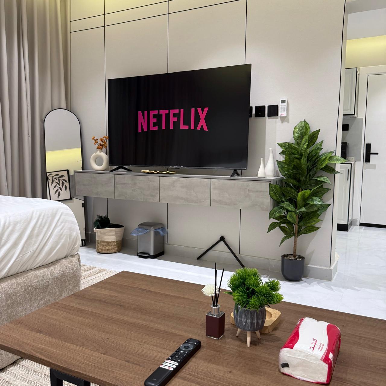 Modern Studio with Self check-in | 5544 Interior