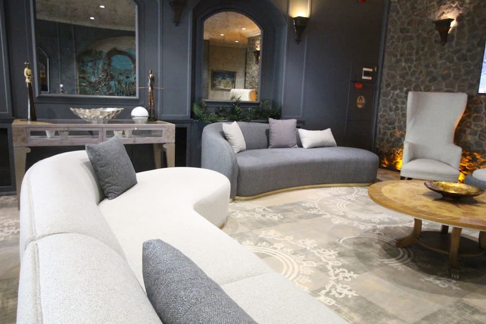 Funda Hotel Lobby