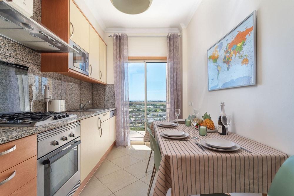 بي اند بي كوميس أبارتمنت ويذ سي فيو ريلاكس تيراس غرفة