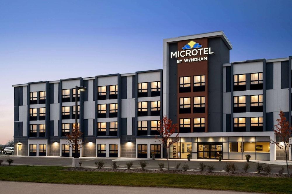 Microtel Inn & Suites by Wyndham Aurora Exterior