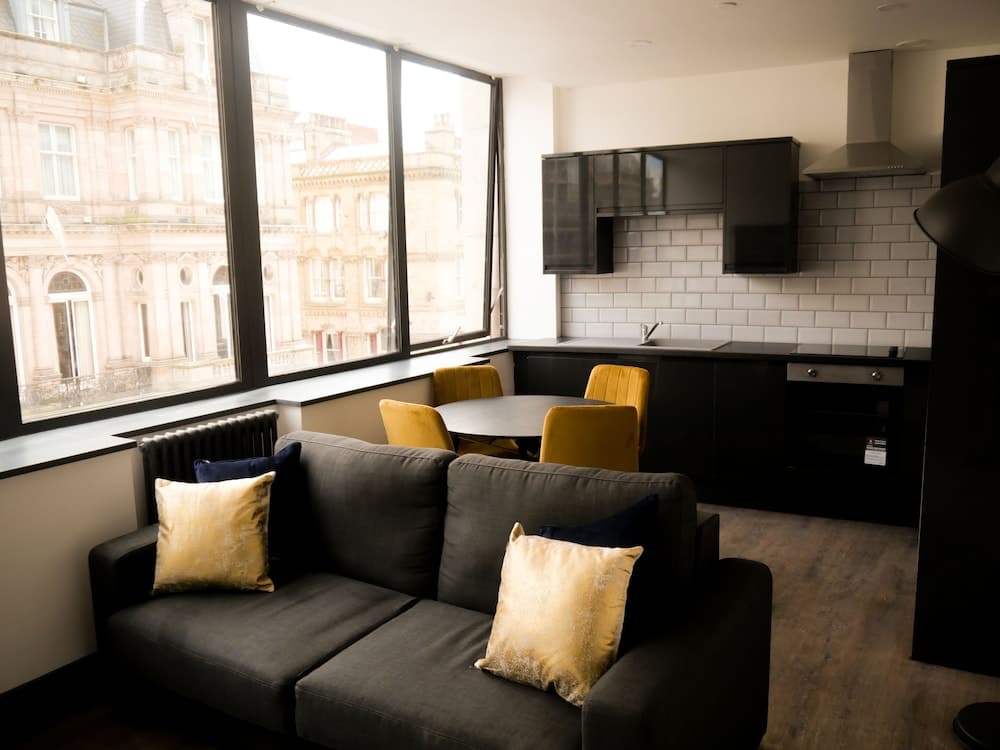 New Oxford House Apartments Room