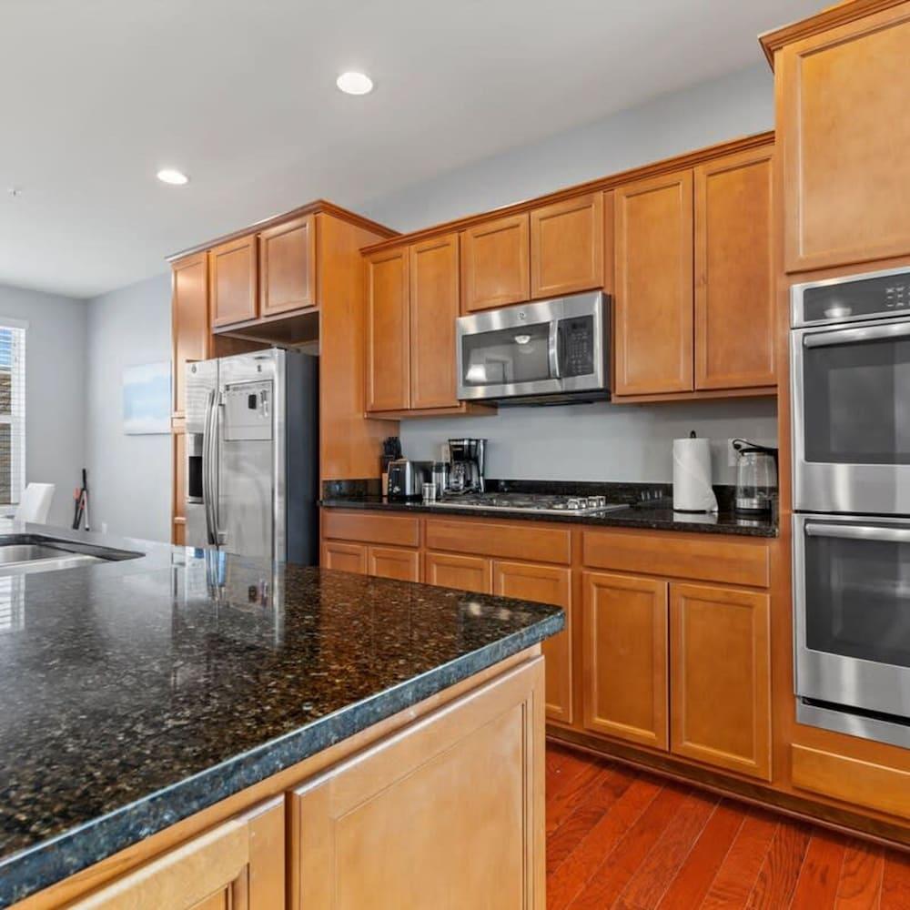 كونفينيانس آت إيه جريت فاليو 4 بد روم يسي هومستاي غرفة