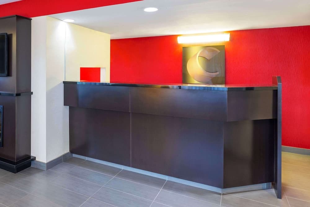 Comfort Inn Pickering Lobby