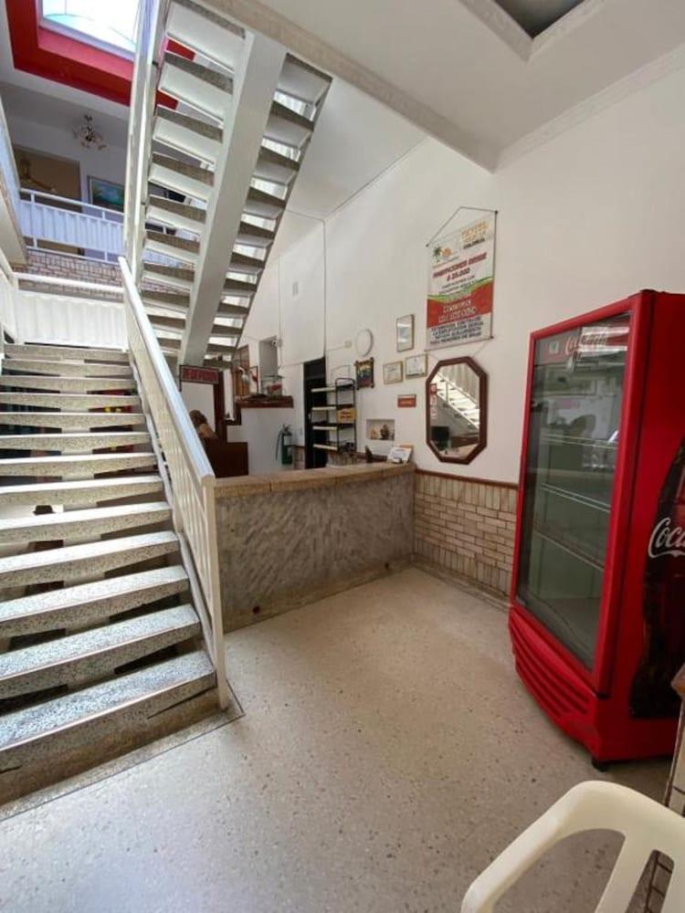 Selecta Colonial Reception