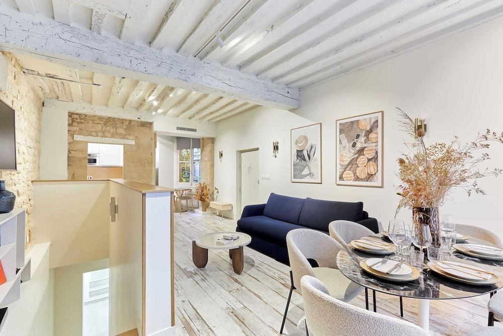 Amazing Apartment in the Center of Paris Featured Image