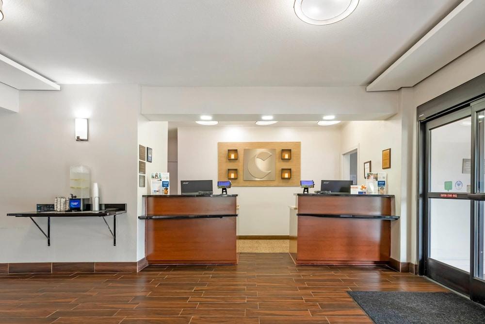 كمفرت إن آند سويتس كوفينجتن - ماندفيل الردهة