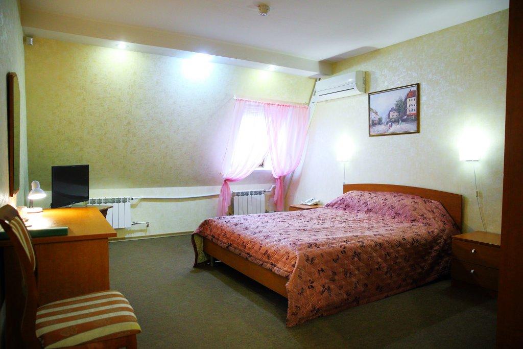 فندق جوستينيتشنو-رازفليكاتيلنييج كومبلكس كونتينينت أخرى