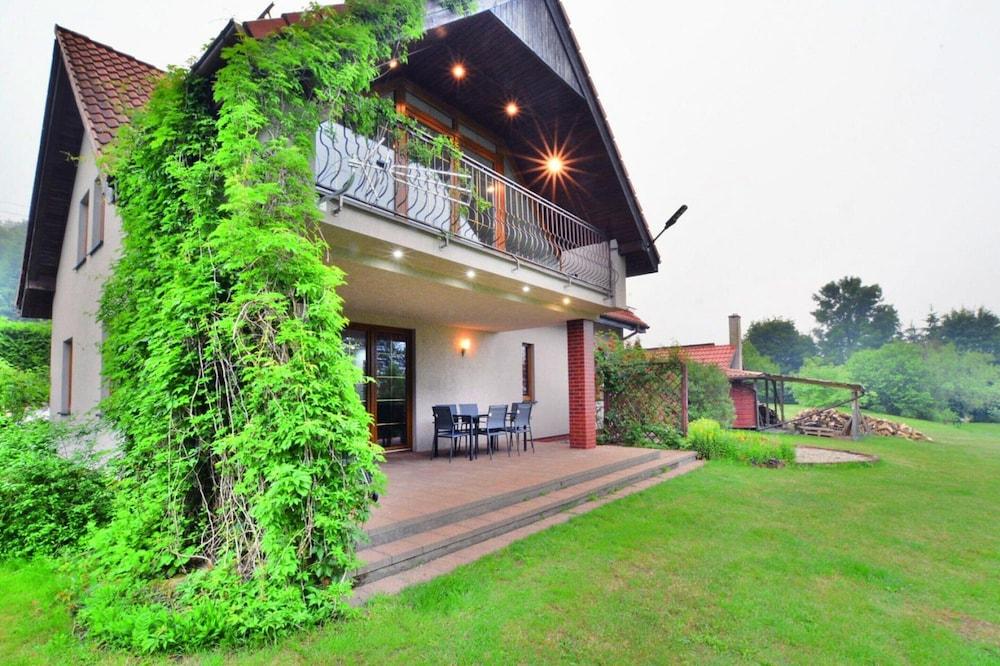 فيلا إن سويسيانووو نير أوسترويكي ليك المنطقة الخارجية