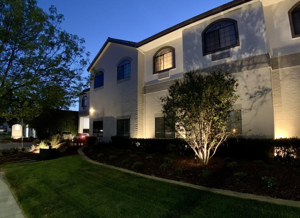 بريستول هوتل، بوتيك كولكشن المنطقة الخارجية