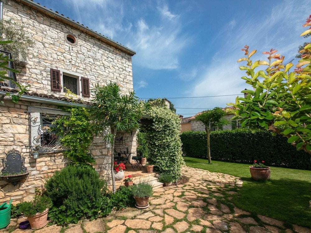 تشارمينج هوليداي هوم إن نوفا فاس ويذ برايفت بول المنطقة الخارجية