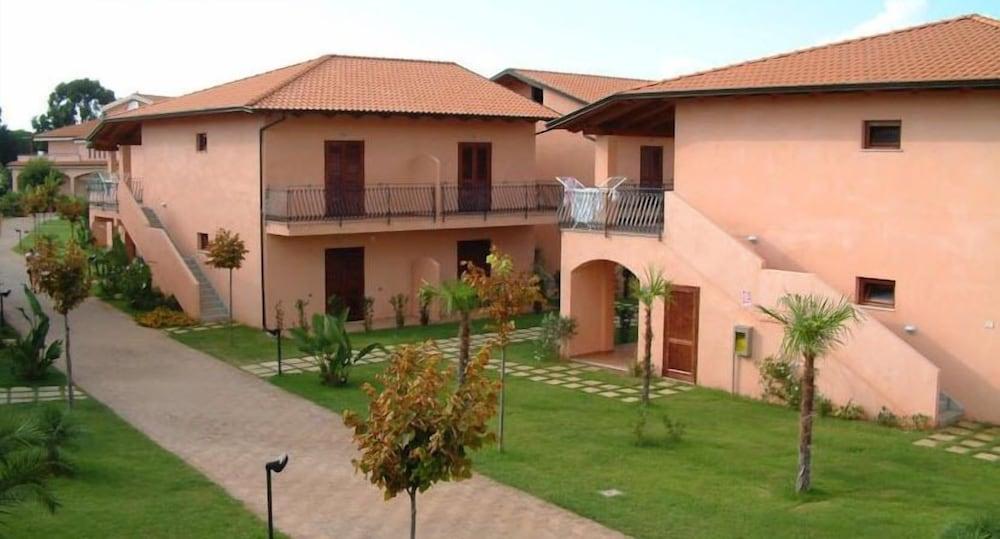 تي إتش بيتسو كالابرو - بورتو أدا فيليدج المنطقة المحيطة بالمنشأة