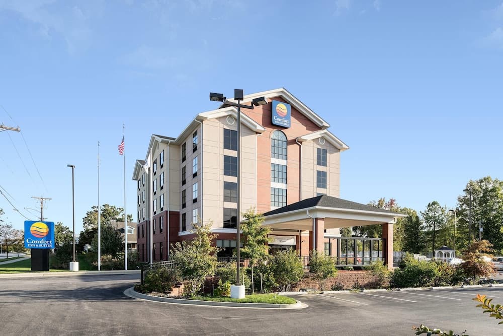 Comfort Inn & Suites Lexington Park near Pax River Exterior