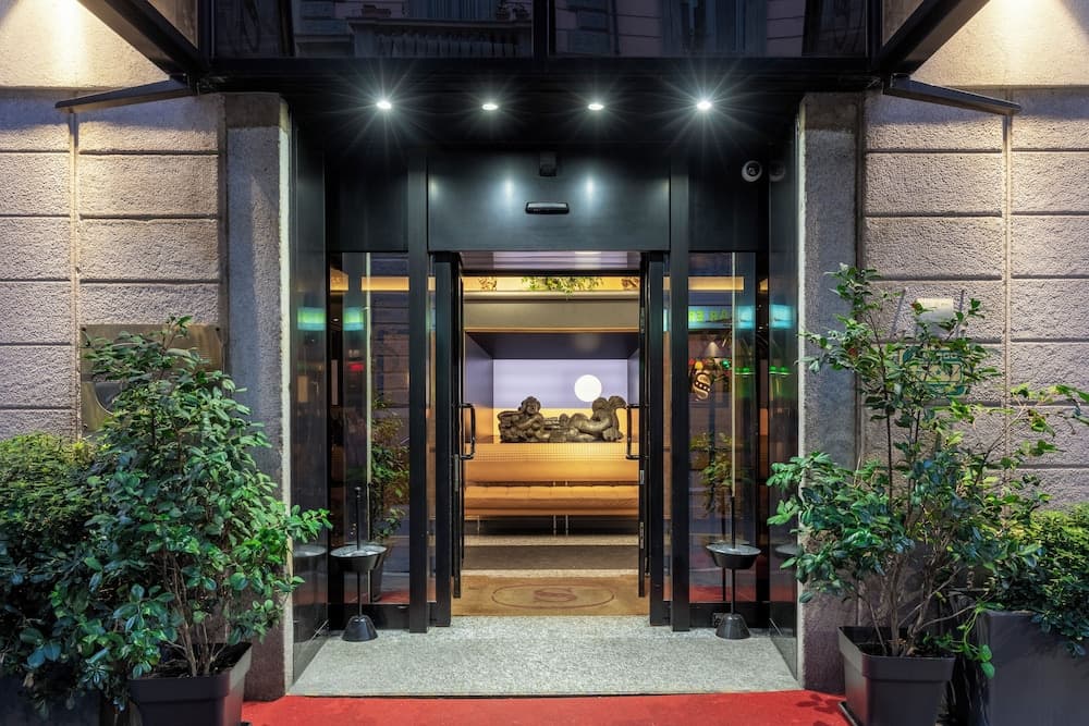Hotel Sanpi Milano Exterior detail