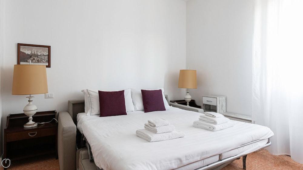 ريزورجيمينتو 99 إيه ان سيستو سان جيوفاني غرفة