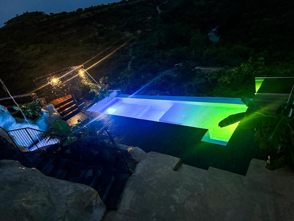 ديستينو هوتل آند هوت سبرينج الصورة الأساسية