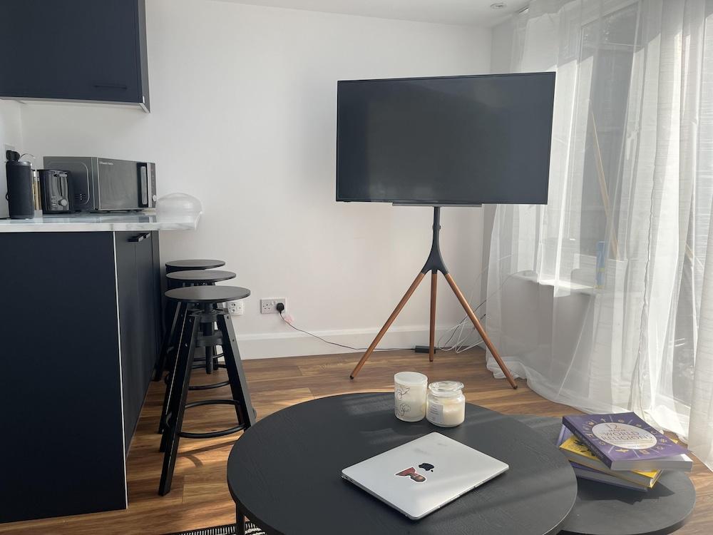 نيولي ريفيربيشد 1 بد أبارتمنت إن كرودون اسي5 داخلي