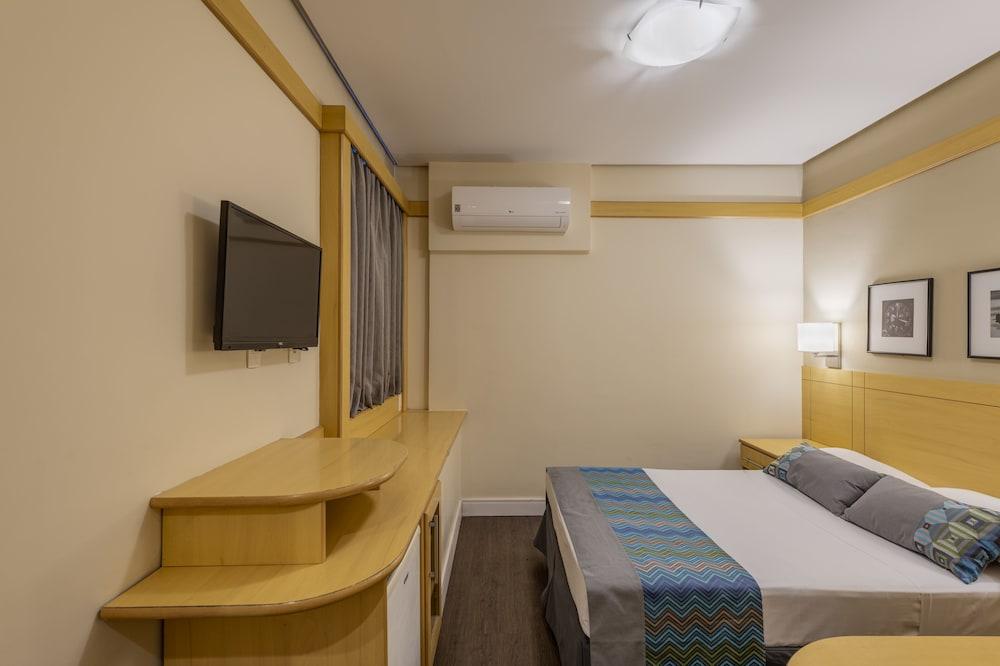 مونريال بلس جارولوس إنترناشونال أيربورت