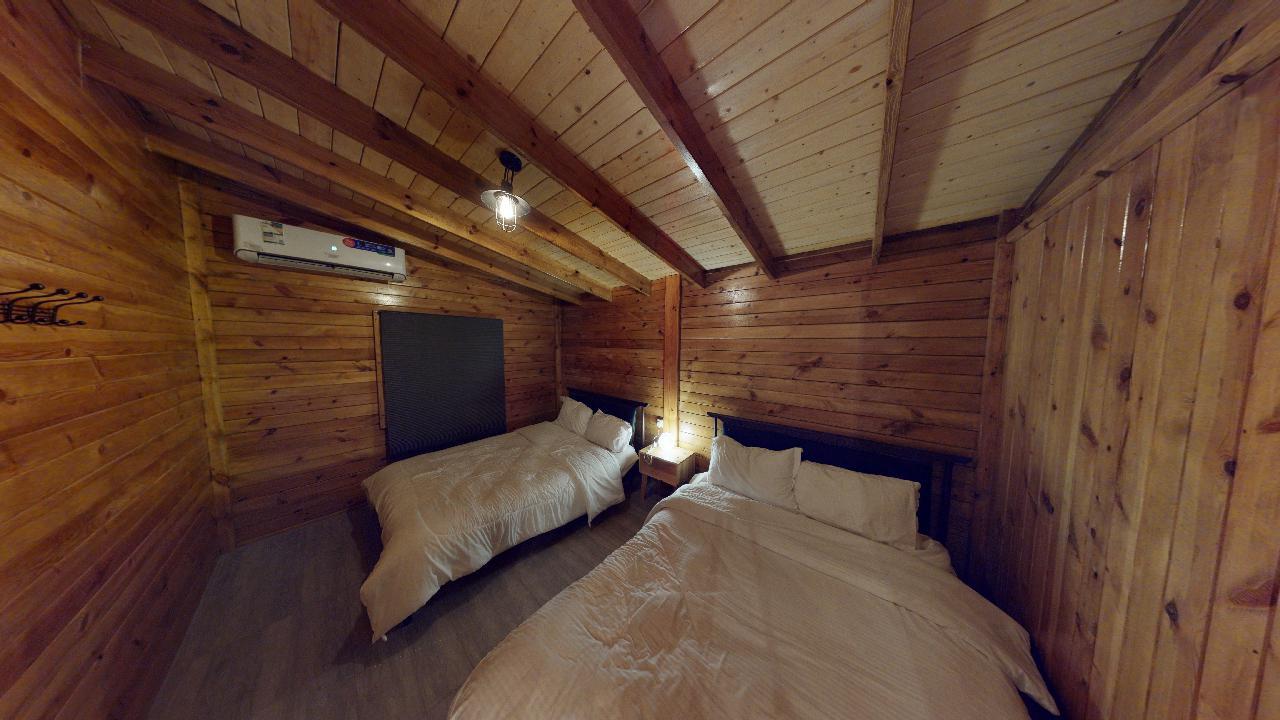 Comfy Chalet with Pool | 258 Bedroom