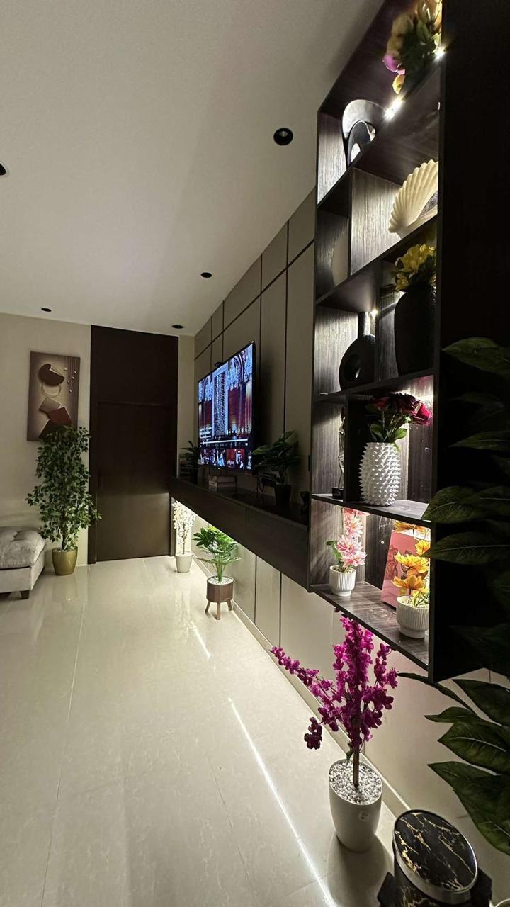 Attractive Apartment with Self Check-in | 5680 Living Area