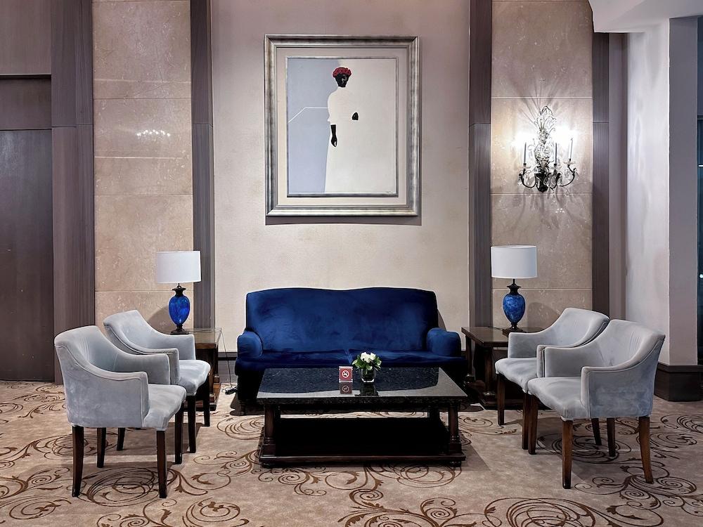 إل إمباجادور، آيه رويال هايدآواي هوتل منطقة الجلوس في الردهة