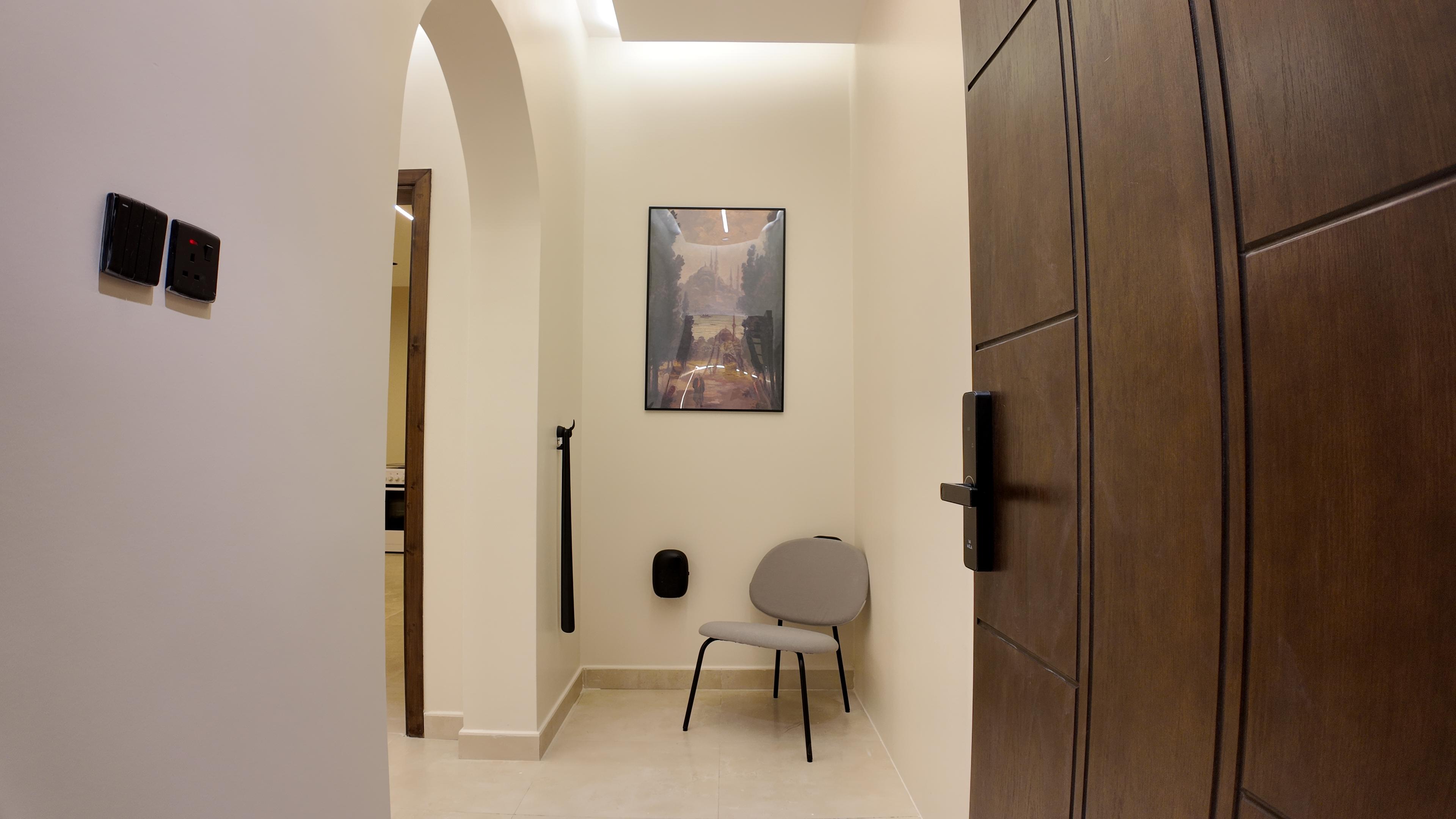 Prestigious Apartment with Comfortable and Simple Furniture | 5672 Interior