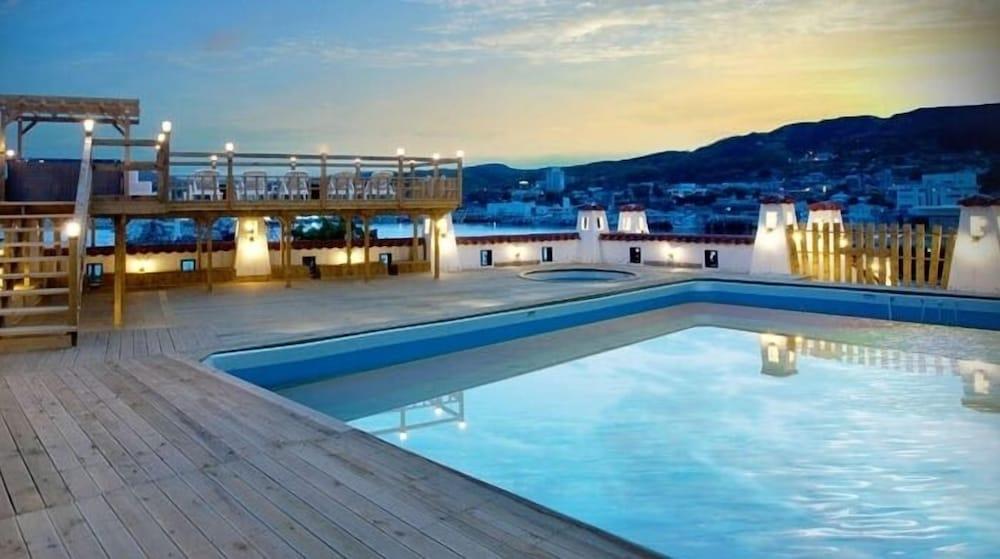 نوفمبر كيدز آند سبا حمام سباحة مكشوف