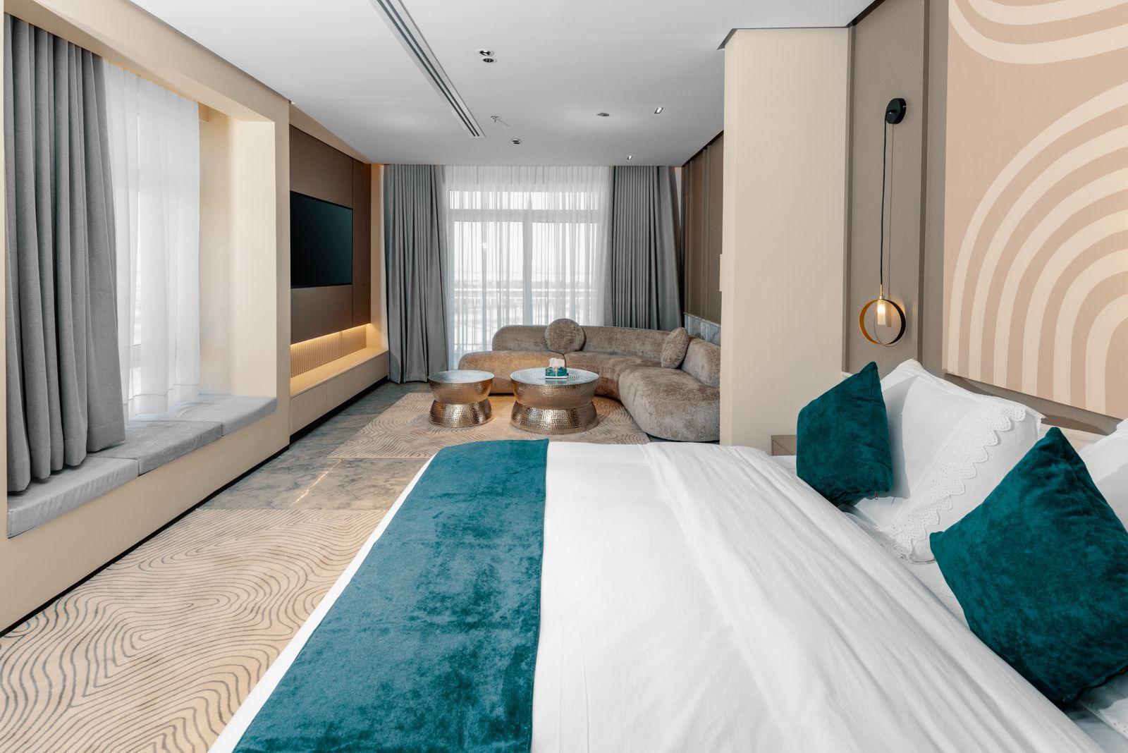 Elegant Apartment with Self Check-in | 5774 Bedroom
