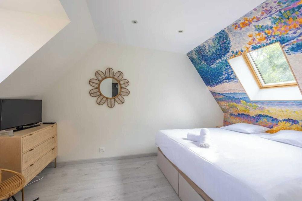 شارمينج هاوس ويذ جاردن إن ريزيدنس ويذ بول غرفة