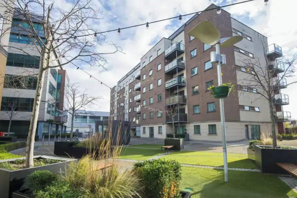 برايت 2بو و فات ويذ برايفت بالكوني - دوبلين المنطقة الخارجية