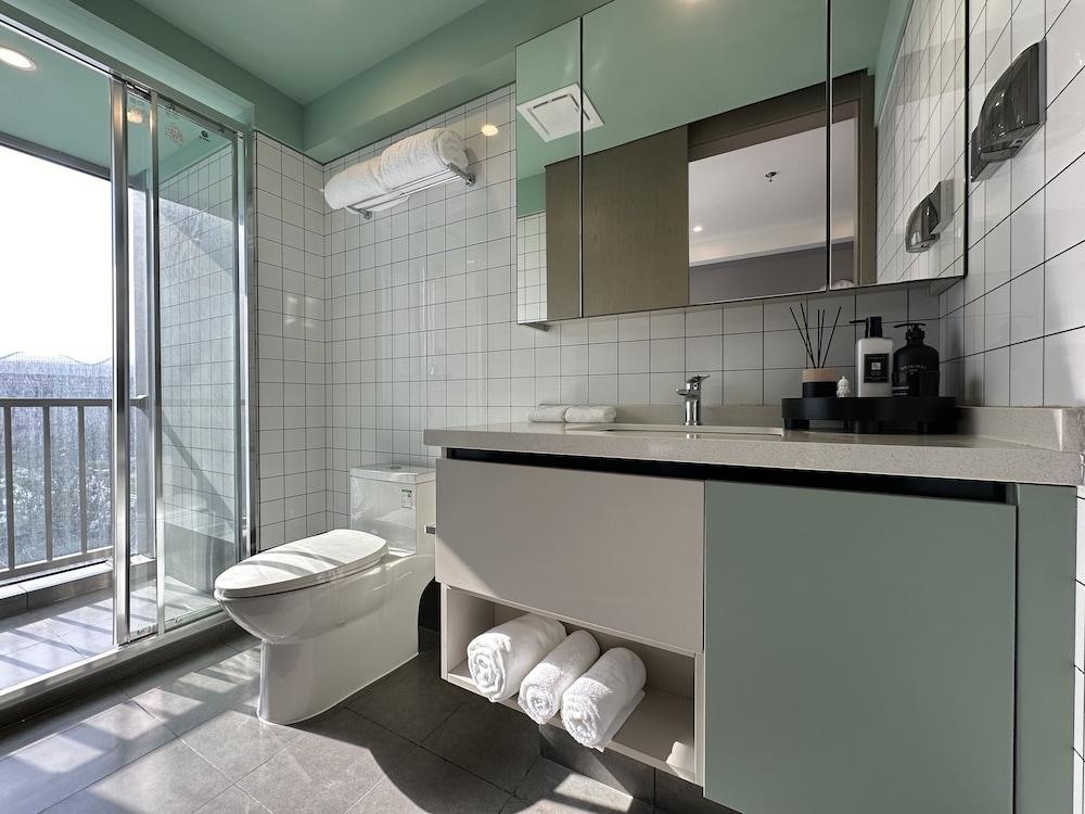 Galaxy JunYu Apartment Bathroom