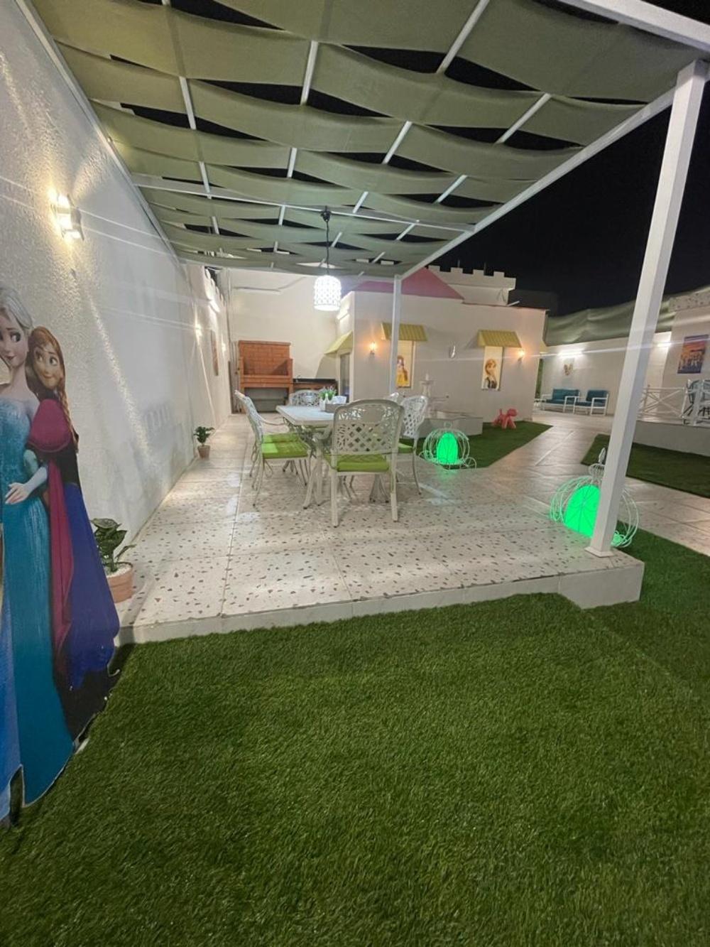 Luxurious Istiraha with Pool | 3024 Featured Image