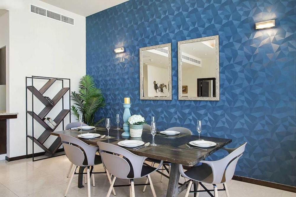 شقة فاخرة بغرفة نوم واحدة وشاطئ خاص في النخلة من بي إن بي إم إي هومز غرفة