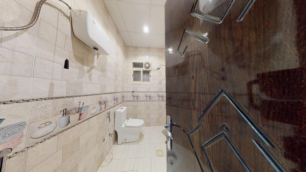 Comfy Chalet with Comfortable and Simple Furniture | 1369 Bathroom