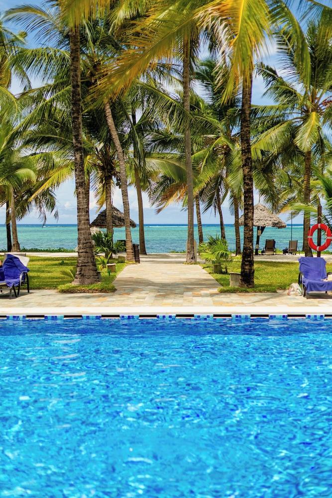 بارازا ريزورت آند سبا زانزيبار حمام سباحة مكشوف