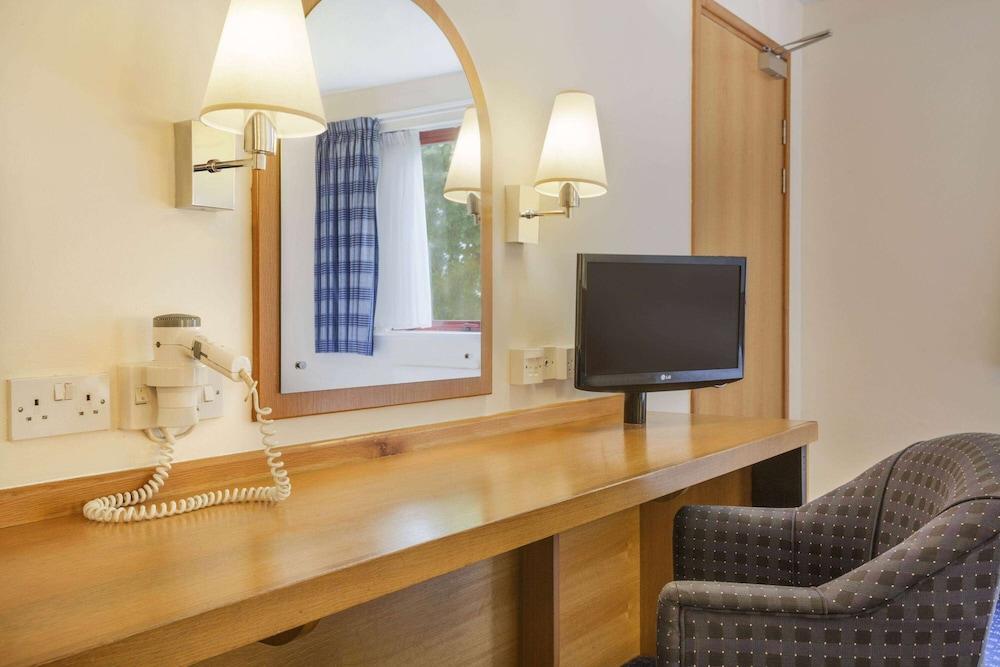 Days Inn by Wyndham Magor Room