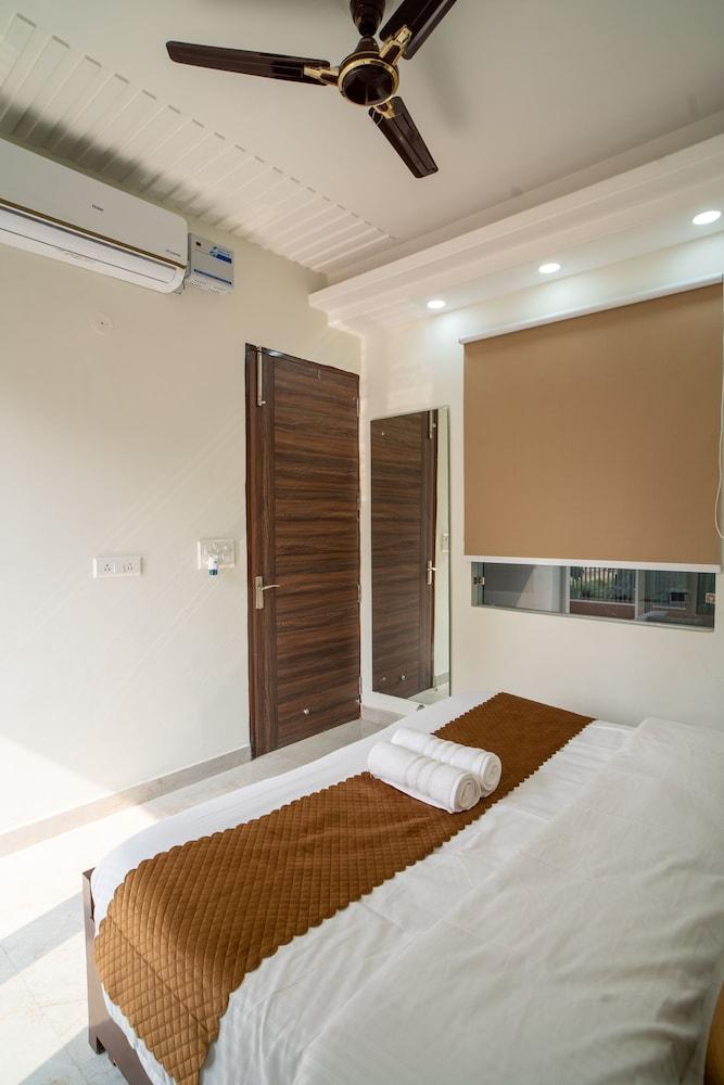 ذا لبد رز، هو آكد كيشسيرو يسد أبارتمنت غرفة