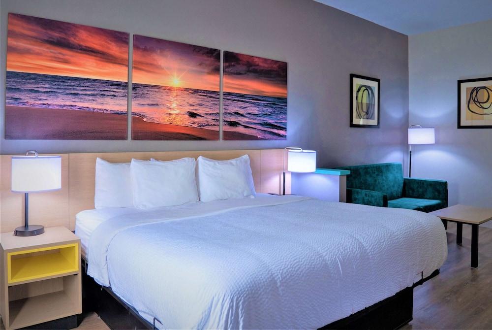 دايز إن آند سويتس باي ويندام سافانا نورث آي - 95