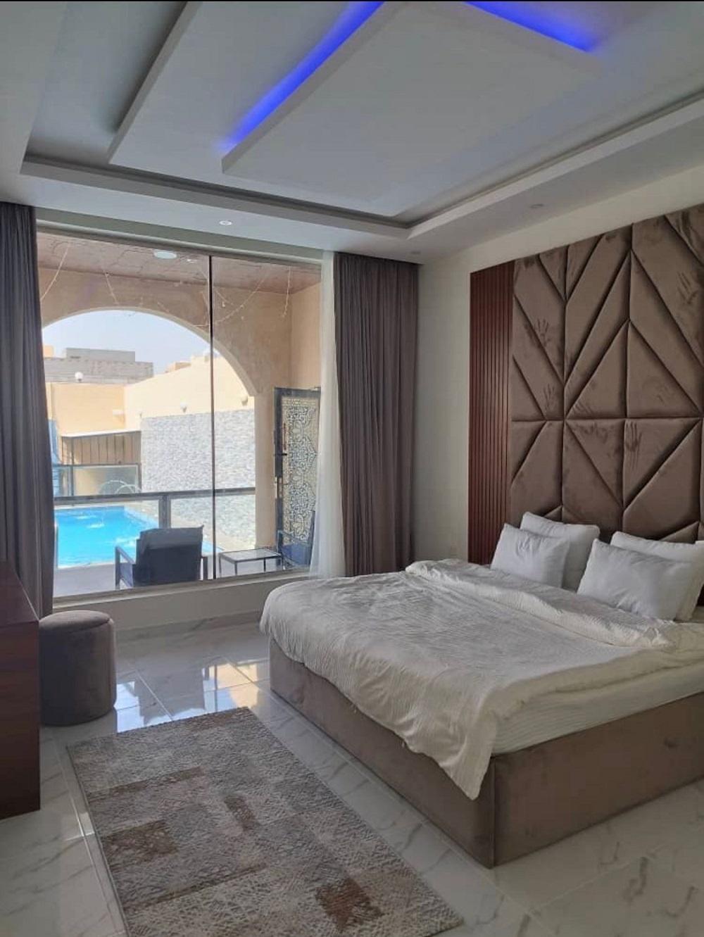 Comfy Chalet with Pool | 2169