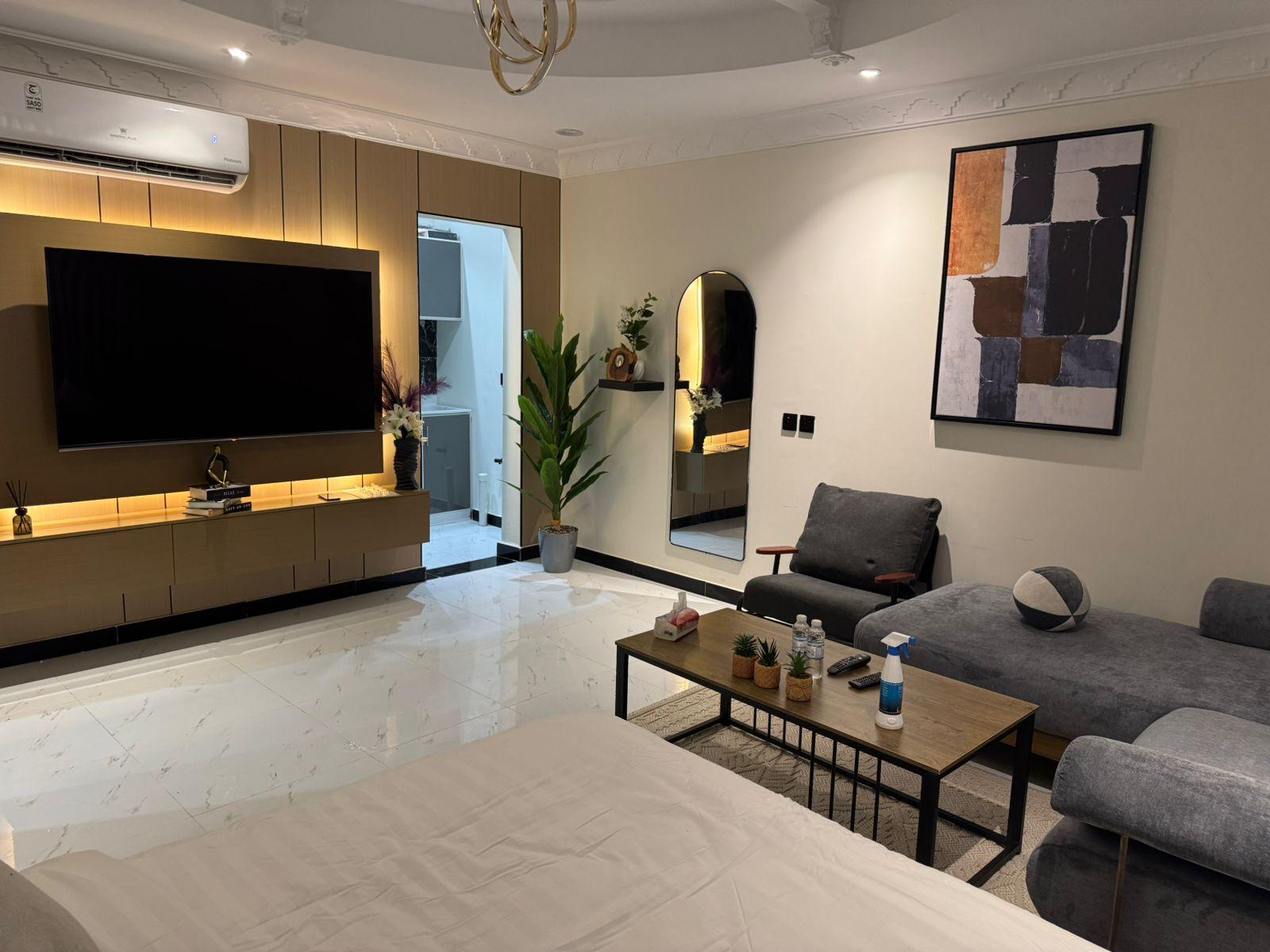 Elegant Studio with Self Check-in | 5683 Bedroom