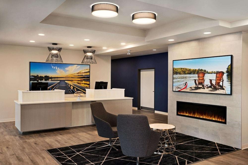 Microtel Inn & Suites by Wyndham Aurora Reception