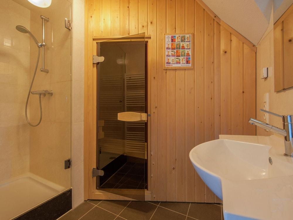 لاكشري فيلا إن تيبيكال ستايلي ويذ واشر نير باد بينثيم حمام