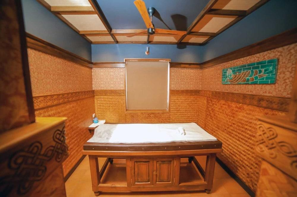 ذا ستوري ريزورتس آند سبا نادي صحي