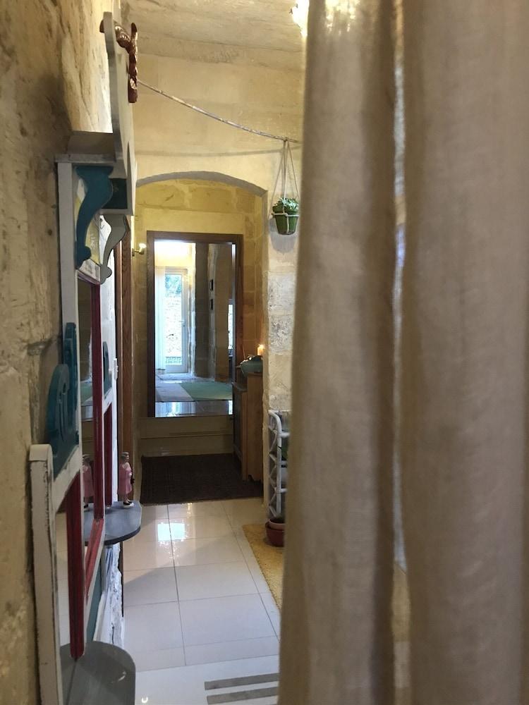 دار إل-هينا أورجاني بي آند بي الفندق من الداخل