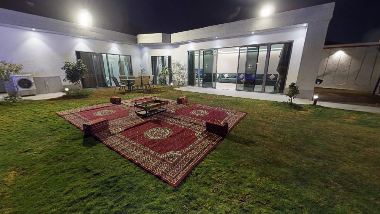 Comfy Chalet with Comfortable and Simple Furniture | 1246 Garden Seating Area