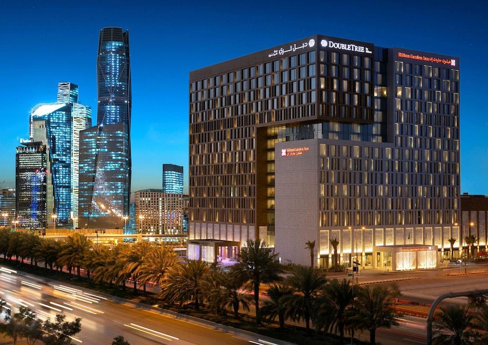دابل تري من هيلتون الرياض، المركز المالي - الفنادق والأجنحة المنطقة الخارجية