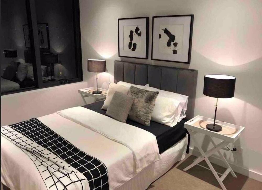 براند نيو لوكس ووتر فيو 3 بد روم ويذ باركينج غرفة