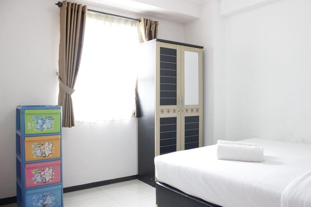 Compact and Minimalist 2BR Apartment at Gateway Pasteur Room