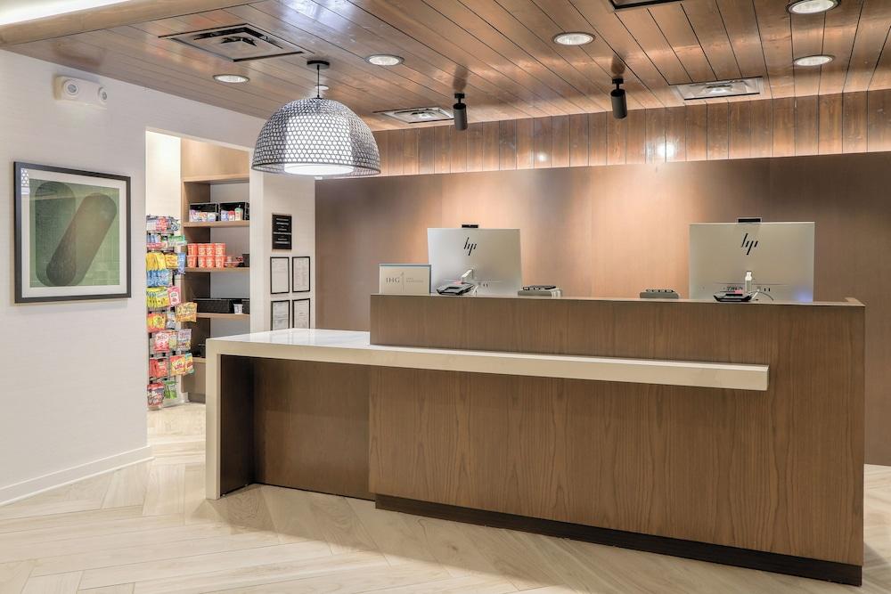 ستاي بريدج سويتس بيجون فورج سموك مت انس ا بي آيتش جي منطقة الاستقبال